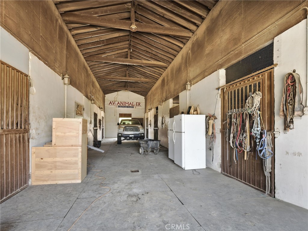 https://media.crmls.org/medias/dec08cb5-1e2f-4c45-8547-b465192ed6b4.jpg?preset=X-Large