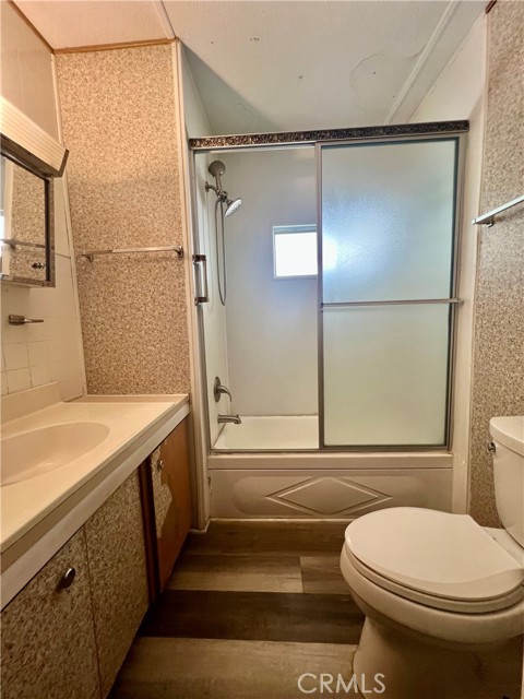 880 N Lake Street, Hemet CA: https://media.crmls.org/medias/dec1b388-f00f-4520-bcef-05adb1f5317b.jpg