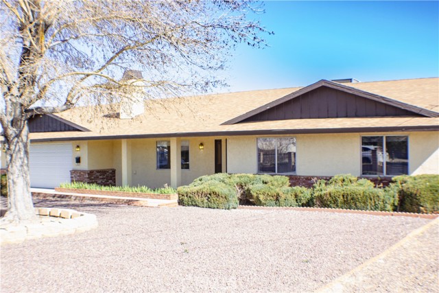 Detail Gallery Image 2 of 22 For 7407 Kenyon, Hesperia,  CA 92345 - 4 Beds | 2 Baths