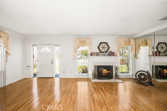 2775 Wetherly Avenue, Long Beach CA: https://media.crmls.org/medias/dec2ee5e-bf2a-45a3-93a2-29b60ca5aee1.jpg