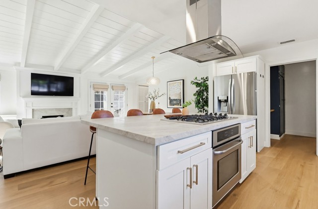 Detail Gallery Image 8 of 34 For 12308 La Maida St, Valley Village,  CA 91607 - 3 Beds | 2 Baths