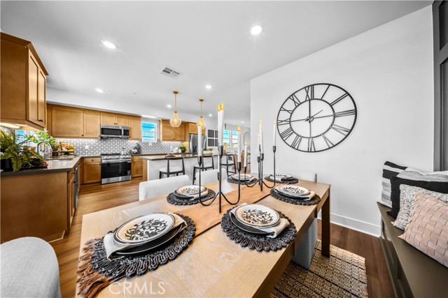 Detail Gallery Image 7 of 25 For 586 via Chelsea, Camarillo,  CA 93012 - 3 Beds | 2/1 Baths