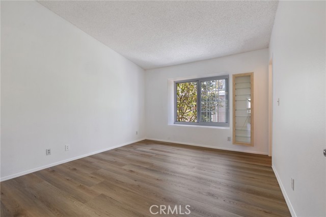 7038 De Celis Place, Van Nuys CA: https://media.crmls.org/medias/dec3ef89-79d8-4ae9-ba1b-68a4e558539b.jpg