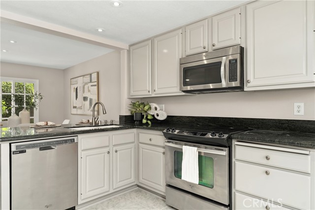 Detail Gallery Image 8 of 36 For 8405 Sweetwater Cir, Huntington Beach,  CA 92646 - 4 Beds | 3 Baths