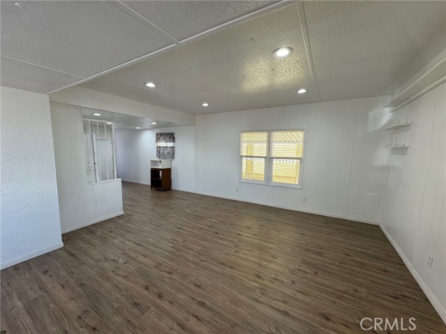 Detail Gallery Image 3 of 14 For 14411 Palmdale Rd #31,  Victorville,  CA 92392 - 2 Beds | 1/1 Baths