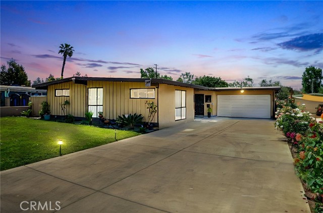 Detail Gallery Image 1 of 35 For 1111 W Berkeley Ct, Ontario,  CA 91762 - 4 Beds | 2 Baths