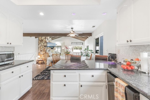 1133 7th Place, Hermosa Beach CA: https://media.crmls.org/medias/dec68365-f978-4edb-a090-a4bcc07bdc23.jpg