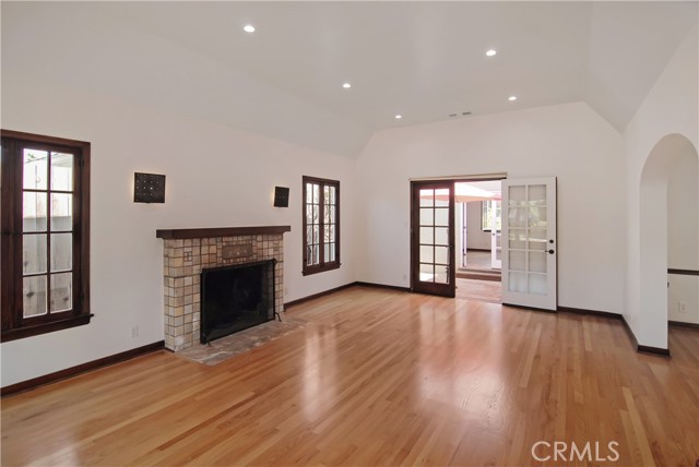 Detail Gallery Image 4 of 16 For 2538 Aiken, Los Angeles,  CA 90064 - 3 Beds | 2 Baths