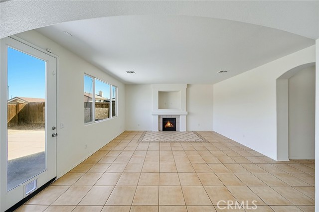 Detail Gallery Image 8 of 43 For 9373 Dragon Tree, Hesperia,  CA 92344 - 4 Beds | 3 Baths