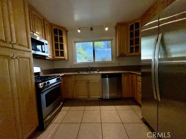 Detail Gallery Image 18 of 28 For 18648 Gledhill, Northridge,  CA 91324 - 4 Beds | 2 Baths