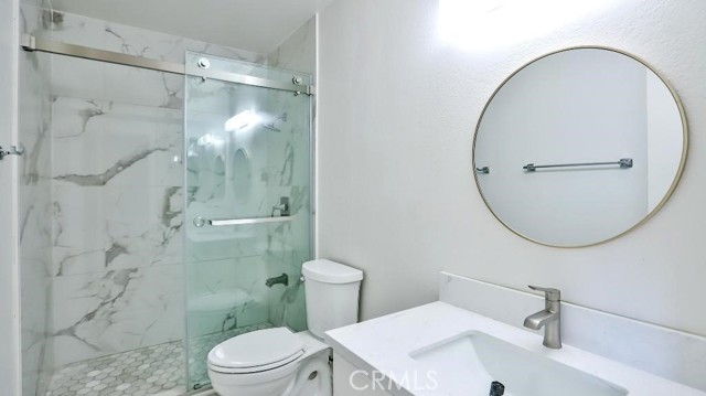 206 N Newhope Street, Santa Ana CA: https://media.crmls.org/medias/dec8160b-0f4c-4d5c-a8c4-79b0faeb47f1.jpg