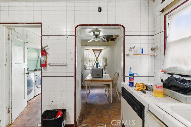 5823 Madden Avenue, Los Angeles CA: https://media.crmls.org/medias/dec83c42-f23c-4286-9190-b3cc17b289c9.jpg