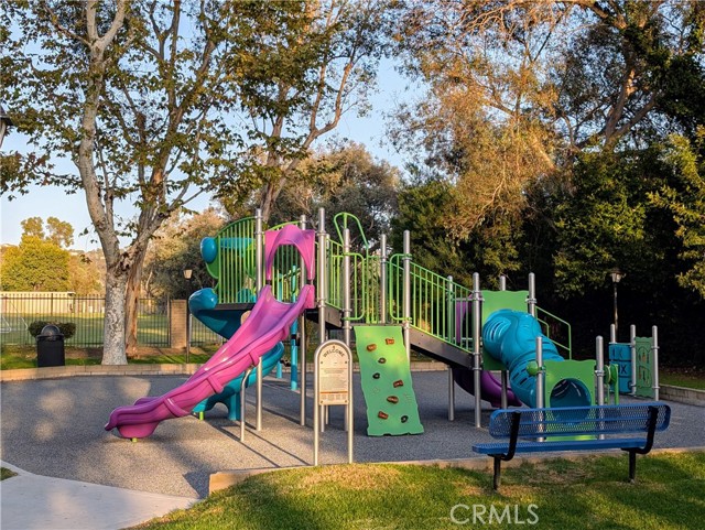 26253 Via Roble, Mission Viejo CA: https://media.crmls.org/medias/dec866a7-6793-4b5a-9ece-a0cd681cda48.jpg