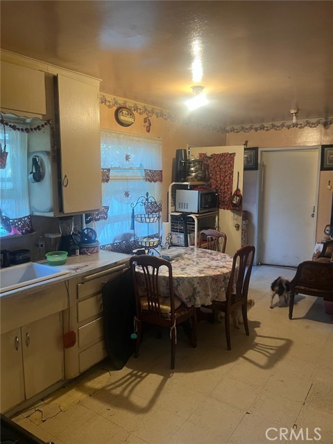 6626 SAN MIGUEL Street, Paramount CA: https://media.crmls.org/medias/dec88fcc-e510-42e0-816d-edcfecc67019.jpg