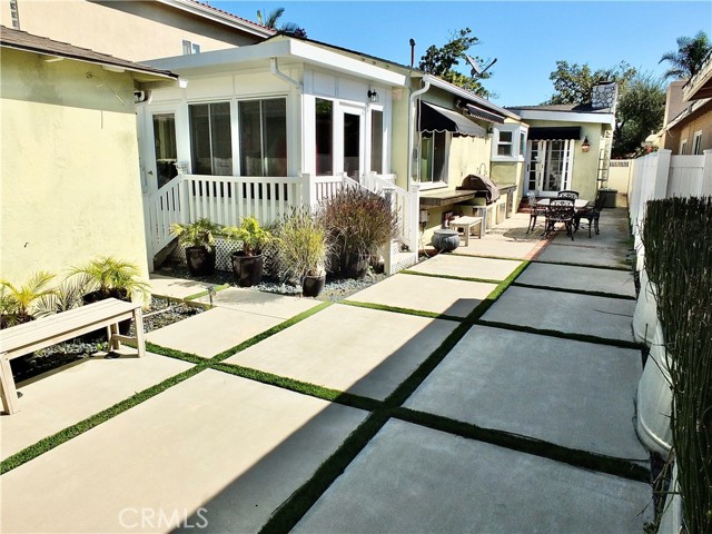 833 Terraine Avenue, Long Beach CA: https://media.crmls.org/medias/dec8b2f7-6c67-4cc5-8253-5777e29227b1.jpg