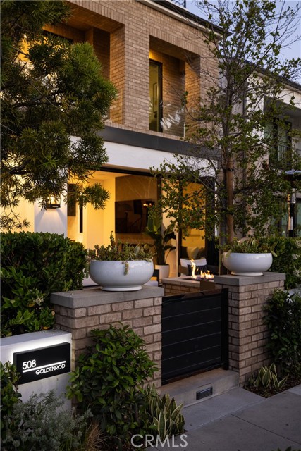 508 Goldenrod Avenue, Corona del Mar CA: https://media.crmls.org/medias/dec8e995-a7b8-42be-8ebc-c909dc7e8067.jpg