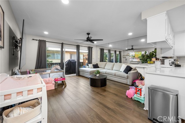 Detail Gallery Image 4 of 29 For 3050 S Bristol, Santa Ana,  CA 92704 - 1 Beds | 1 Baths