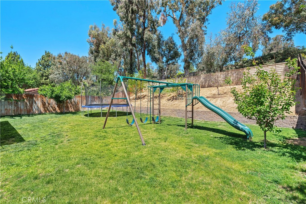 https://media.crmls.org/medias/dec9224e-b8de-43cf-8b7e-636ba81c0d78.jpg?preset=X-Large