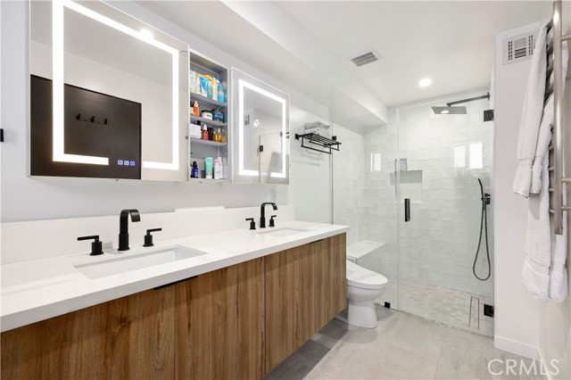 922 N Ridgewood Pl, Los Angeles CA: https://media.crmls.org/medias/dec94e91-1838-45bf-adcb-4dc064a1bf3d.jpg
