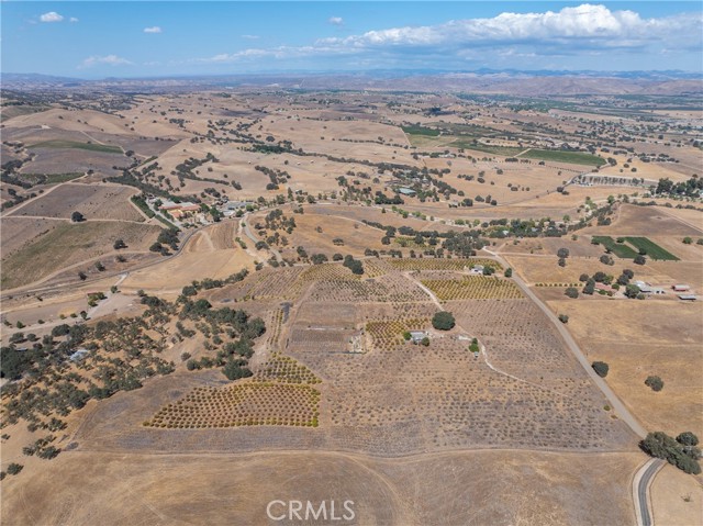27 Wellsona Road, Paso Robles CA: https://media.crmls.org/medias/dec9ee7e-4417-4918-a0db-a04fb4d0d366.jpg