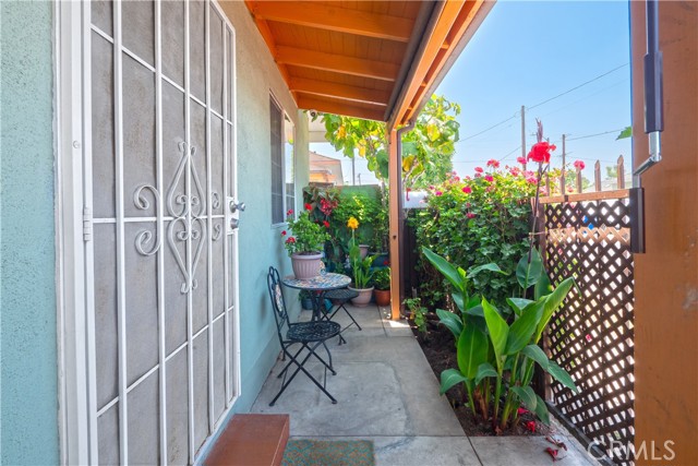 1203 E 33rd Street, Los Angeles CA: https://media.crmls.org/medias/deca8711-22e7-42df-9d4a-22143a9254b2.jpg