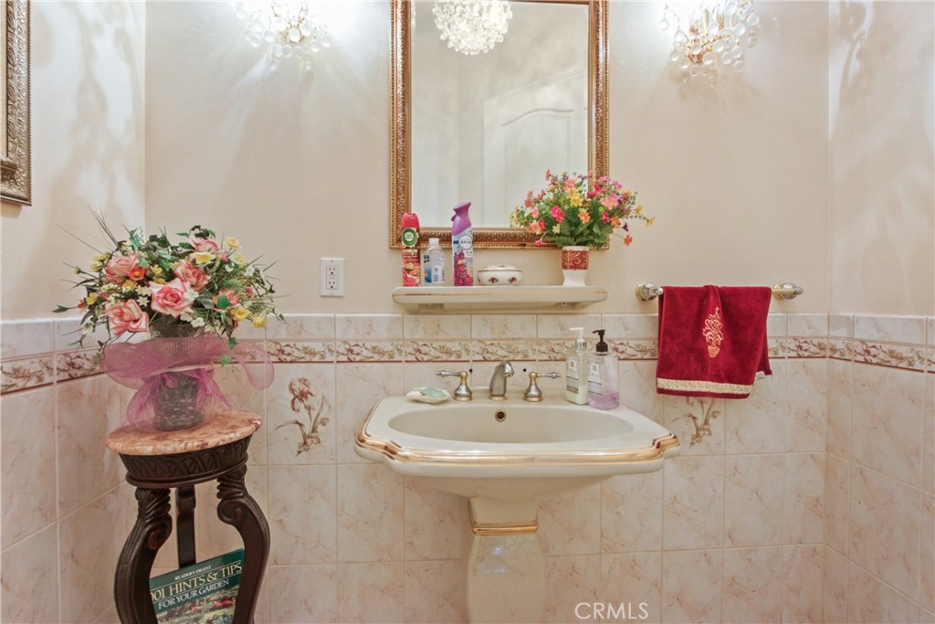 https://media.crmls.org/medias/decb40d0-eacb-451d-b1a8-9579daee580d.jpg?preset=X-Large