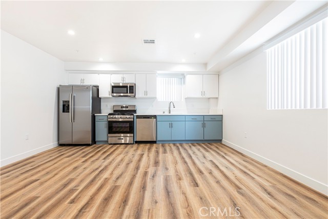 Detail Gallery Image 9 of 21 For 5912 1/2 N Tujunga Ave #1/2,  Los Angeles,  CA 91601 - 4 Beds | 4/1 Baths