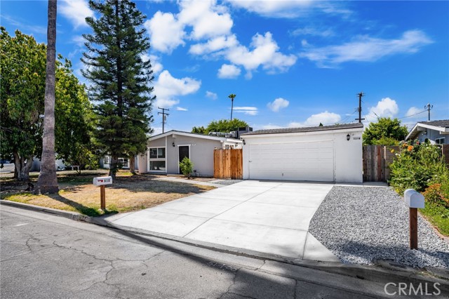 610 W Glen Lyn Drive, Glendora CA: https://media.crmls.org/medias/decc4573-d9c7-4b0b-9fa5-7aeaede101b4.jpg