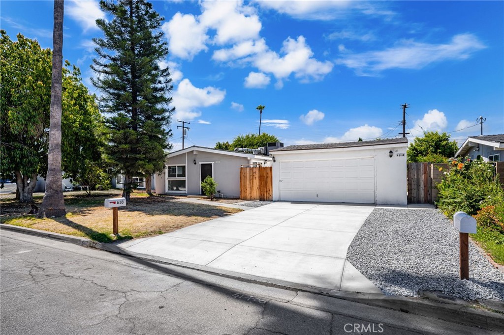 610 W Glen Lyn Drive