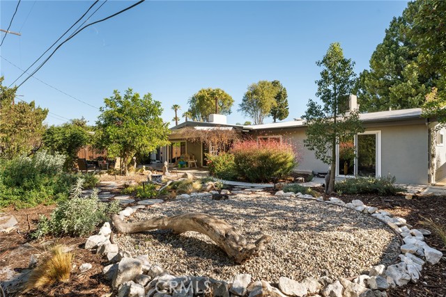 4835 Almidor Avenue, Woodland Hills CA: https://media.crmls.org/medias/dece2176-5746-4315-b771-149519f471f1.jpg