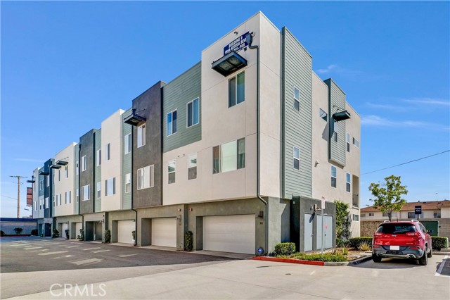 Detail Gallery Image 1 of 1 For 9956 Artesia Bld #901,  Bellflower,  CA 90706 - 3 Beds | 3/1 Baths