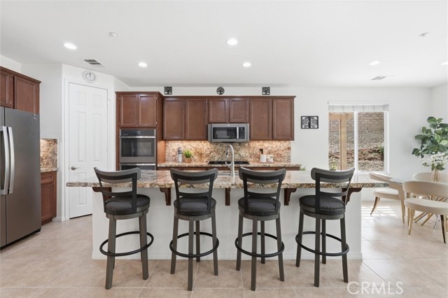 Detail Gallery Image 11 of 43 For 5244 Huckleberry Oak, Simi Valley,  CA 93063 - 5 Beds | 3 Baths