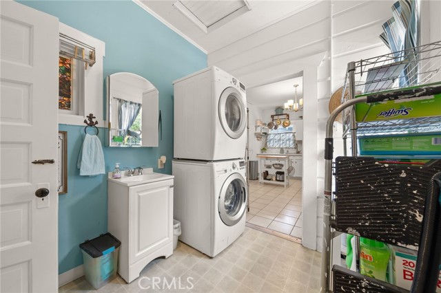 373 W Santa Cruz Street, San Pedro CA: https://media.crmls.org/medias/decff130-995a-4897-b0d1-b7f6fbcb67f2.jpg