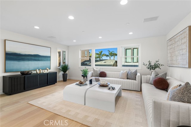 105 A Surfside Avenue, Surfside CA: https://media.crmls.org/medias/ded01f4e-1dd8-4605-b87c-c26dd1c30bb4.jpg
