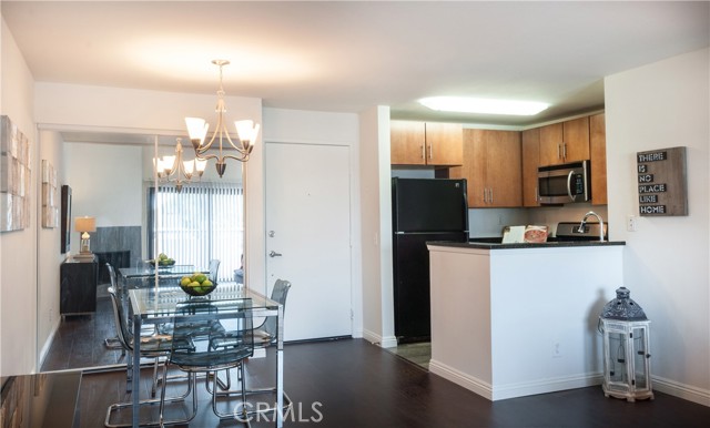 8300 Manitoba Street, Playa del Rey CA: https://media.crmls.org/medias/ded1445a-008a-40b7-88ff-55f16583d68f.jpg