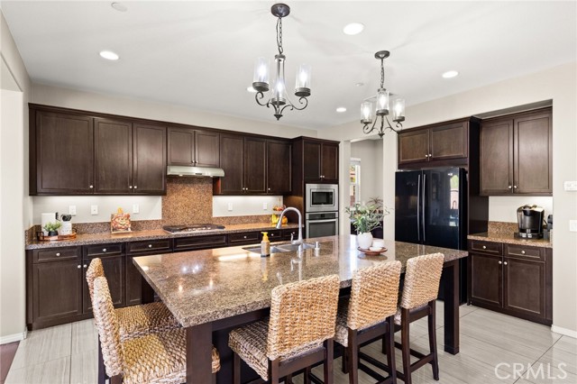 Detail Gallery Image 10 of 42 For 35069 Painted Rock, Winchester,  CA 92596 - 4 Beds | 3 Baths