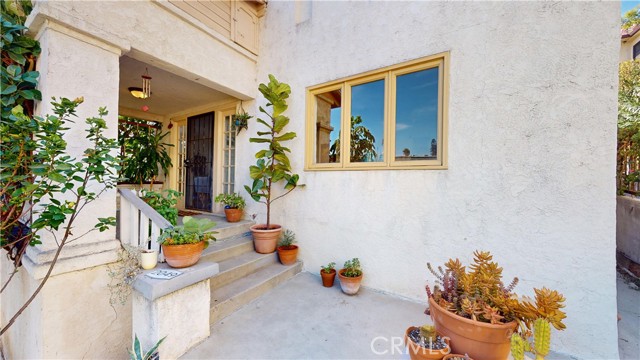 Detail Gallery Image 2 of 24 For 2049 Argyle Ave, Los Angeles,  CA 90068 - 4 Beds | 3 Baths