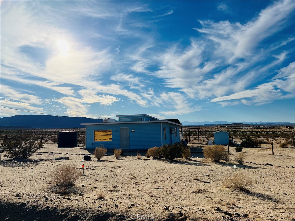 https://media.crmls.org/medias/ded1e250-078c-4a08-b5a0-0d57dd72afc7.jpg?preset=X-Large