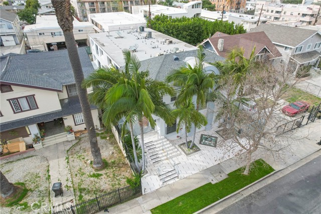 957 S Gramercy Drive, Los Angeles CA: https://media.crmls.org/medias/ded1ec28-c84e-459e-a48c-e5b5e5a60d09.jpg