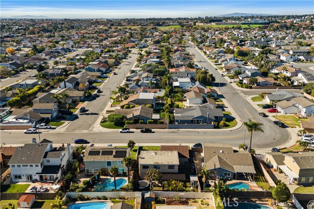 Detail Gallery Image 23 of 29 For 19782 Felcliff, Huntington Beach,  CA 92646 - 5 Beds | 3 Baths