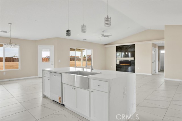 Detail Gallery Image 9 of 44 For 12584 Mesquite Rd, Apple Valley,  CA 92307 - 4 Beds | 2/1 Baths