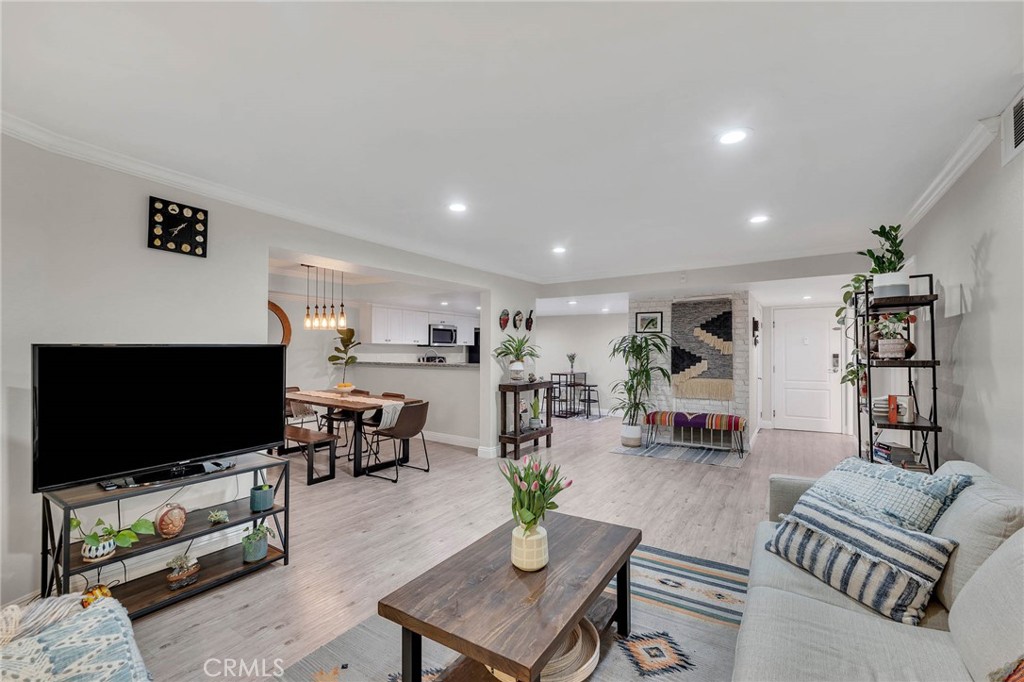 5009 Woodman Avenue #108