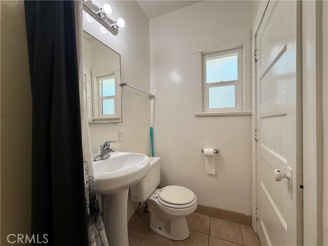 61 N Chester Avenue, Pasadena CA: https://media.crmls.org/medias/ded2b3e8-c3cc-4724-872d-5b01f0608205.jpg