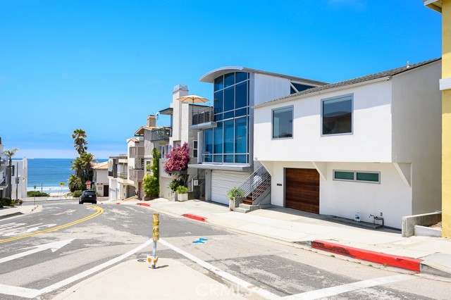 137 15th Street, Manhattan Beach, California 90266, 2 Bedrooms Bedrooms, ,2 BathroomsBathrooms,Residential,Sold,15th,SB22082552
