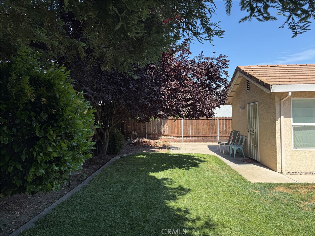 https://media.crmls.org/medias/ded319af-9b24-4931-ad21-3a46a932e2f8.jpg?preset=X-Large