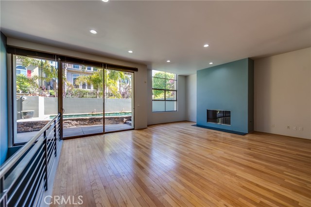 143 Union Jack Mall, Marina del Rey CA: https://media.crmls.org/medias/ded32660-6758-4fd8-b36d-be3cfc275588.jpg