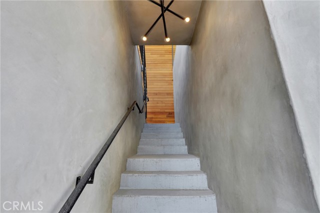 Detail Gallery Image 34 of 45 For 3949 Glenalbyn Dr, Los Angeles,  CA 90065 - 3 Beds | 2/1 Baths