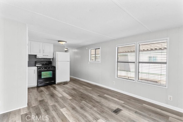 Detail Gallery Image 4 of 21 For 17455 Marygold Ave #26,  Bloomington,  CA 92316 - 1 Beds | 1 Baths