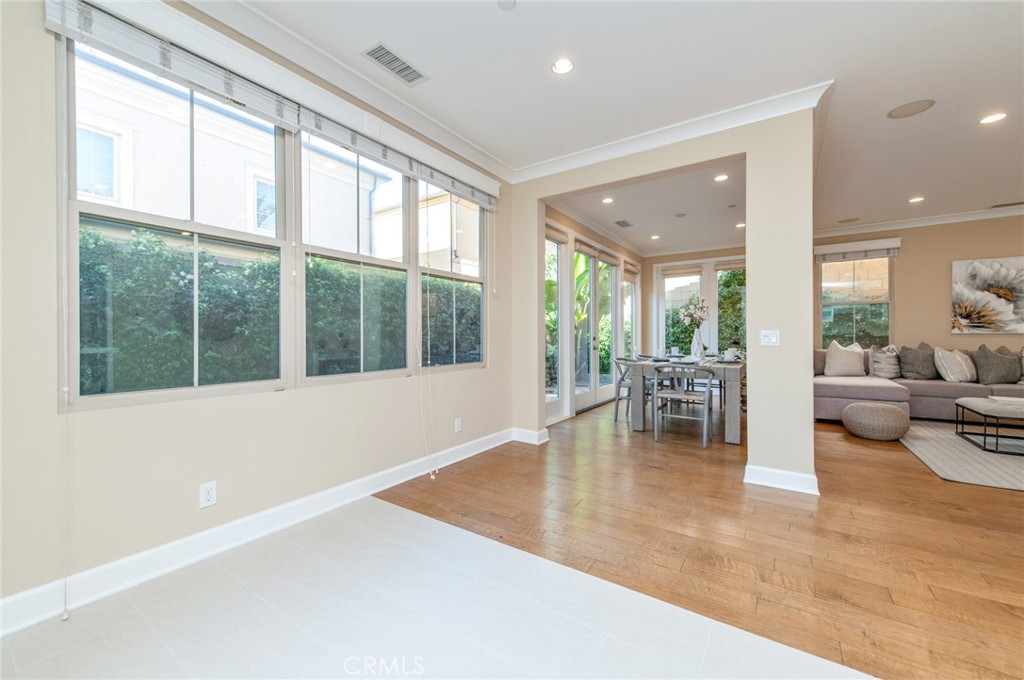 MLS #OC25254186 image #10