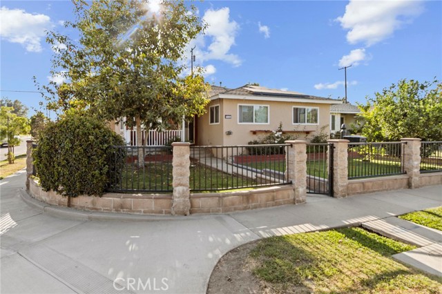 11131 Alburtis Avenue, Norwalk CA: https://media.crmls.org/medias/ded4053c-733d-4878-a7e6-035308602037.jpg